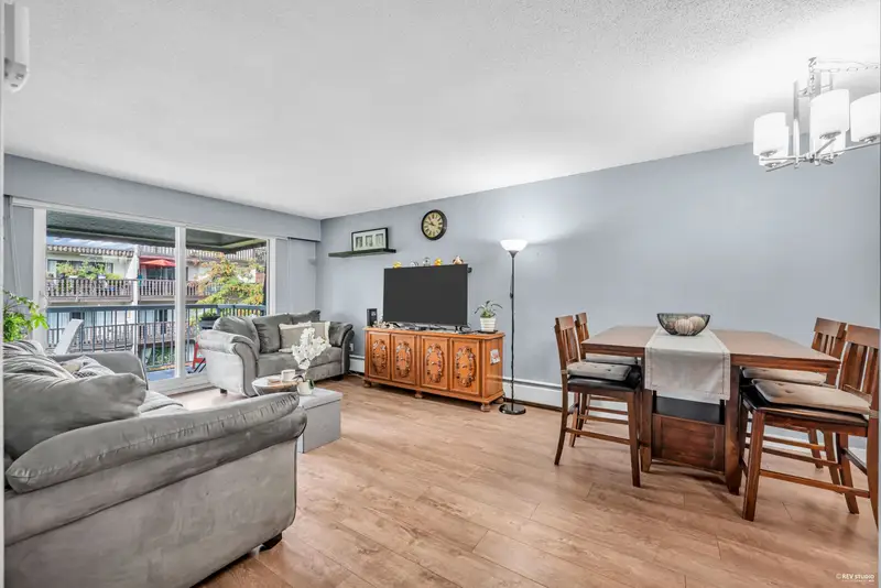 302 371 ELLESMERE AVENUE - photo 3 of 25