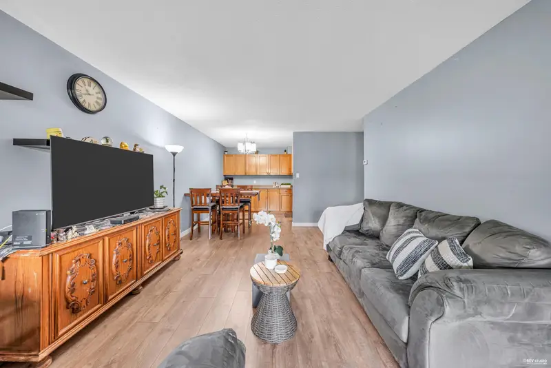 302 371 ELLESMERE AVENUE - photo 4 of 25