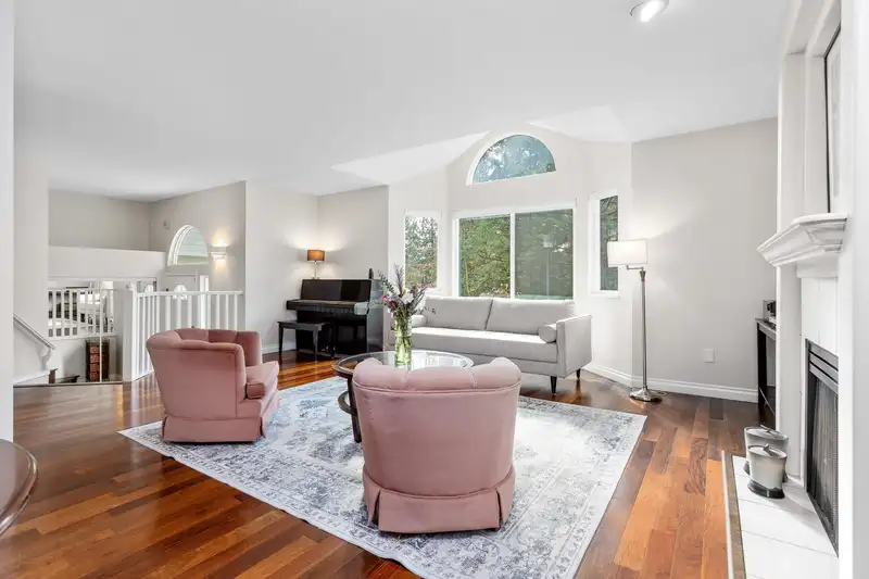 146 101 PARKSIDE DRIVE - photo 2 of 39