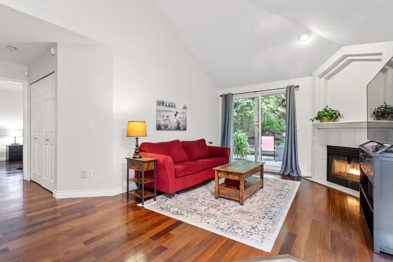 146 101 PARKSIDE DRIVE - photo 4 of 39