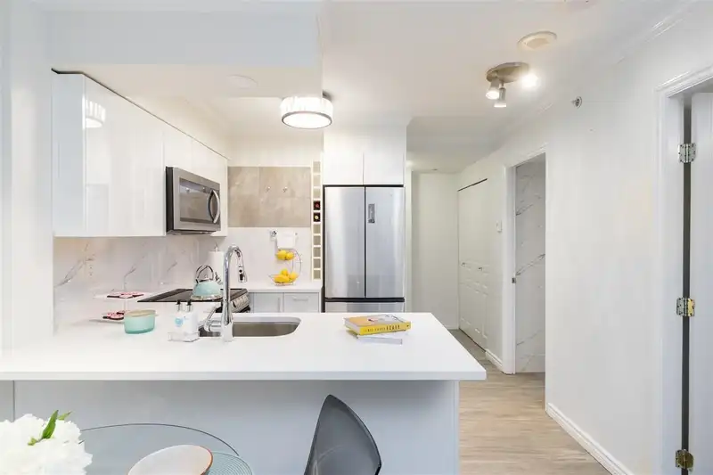 301 1189 HOWE STREET - photo 1 of 17
