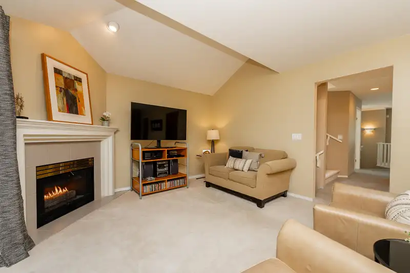 87 101 PARKSIDE DRIVE - photo 3 of 40