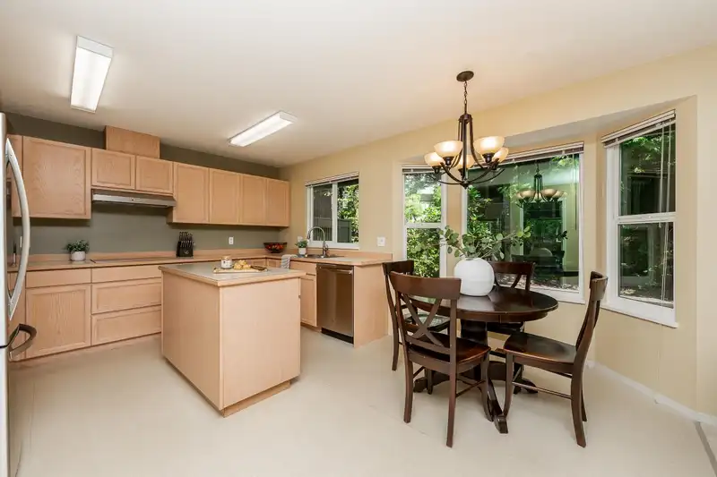 87 101 PARKSIDE DRIVE - photo 4 of 40