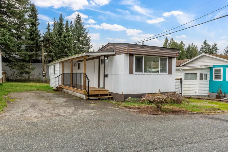 18 21163 LOUGHEED HIGHWAY - photo 1 of 25