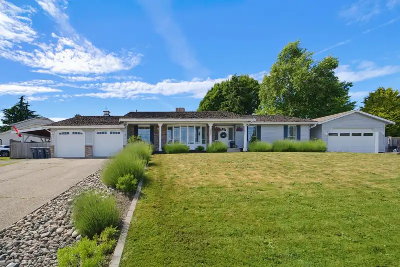 5631 E SUNRISE CRESCENT - photo 1 of 35