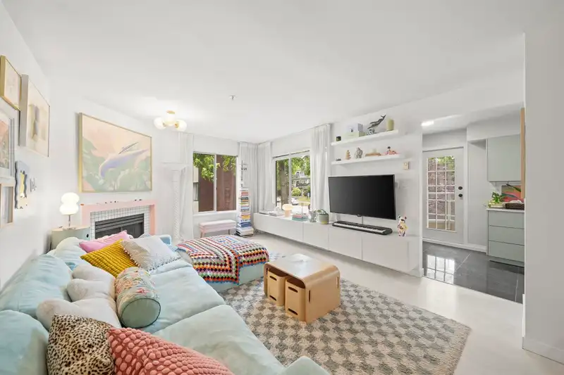 305 1009 HOWAY STREET - photo 1 of 32