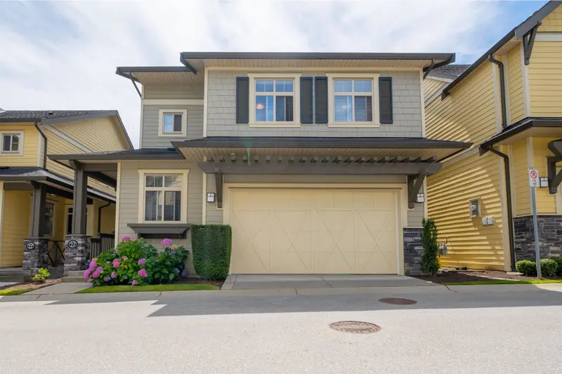 23 15885 26 AVENUE - photo 2 of 25