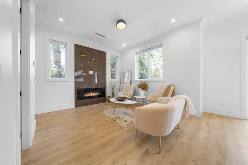 14039 80 AVENUE - photo 4 of 30
