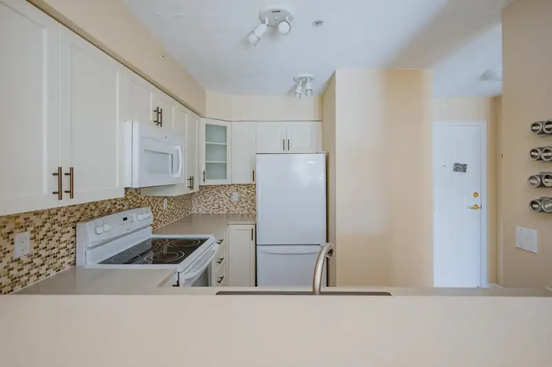 104 1576 MERKLIN STREET - photo 4 of 27