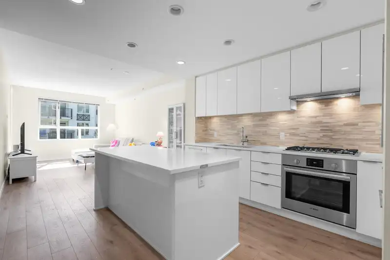 315 9233 ODLIN ROAD - photo 3 of 18