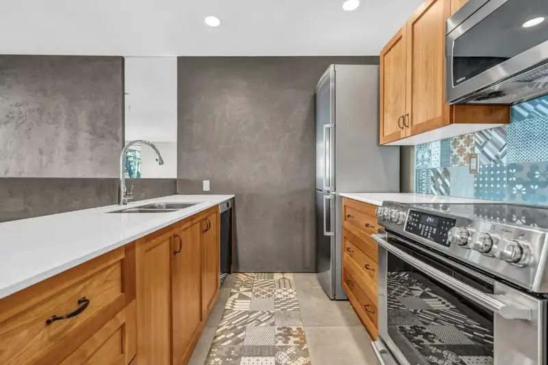 311 1230 HARO STREET - photo 4 of 35