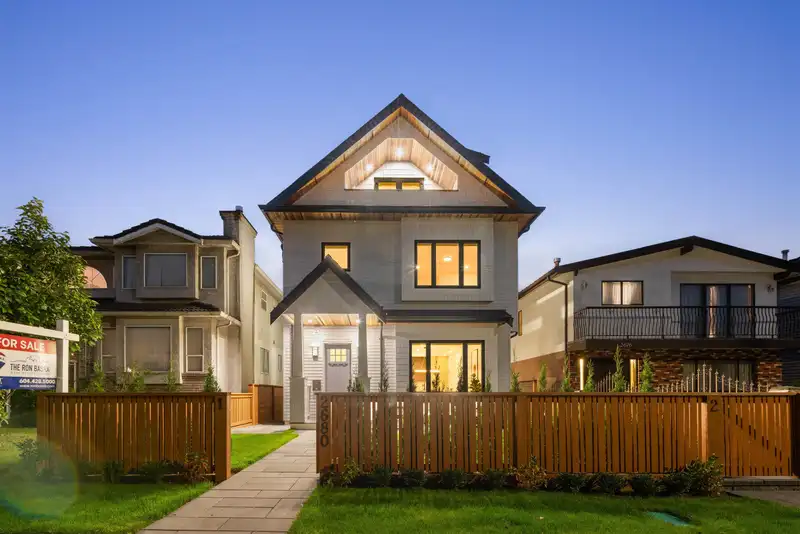 1 2680 TRIUMPH STREET - photo 4 of 39