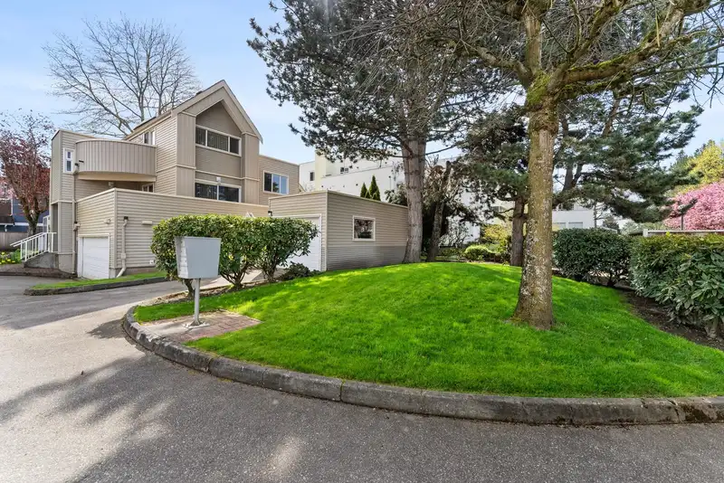 8 5635 LADNER TRUNK ROAD - photo 2 of 31