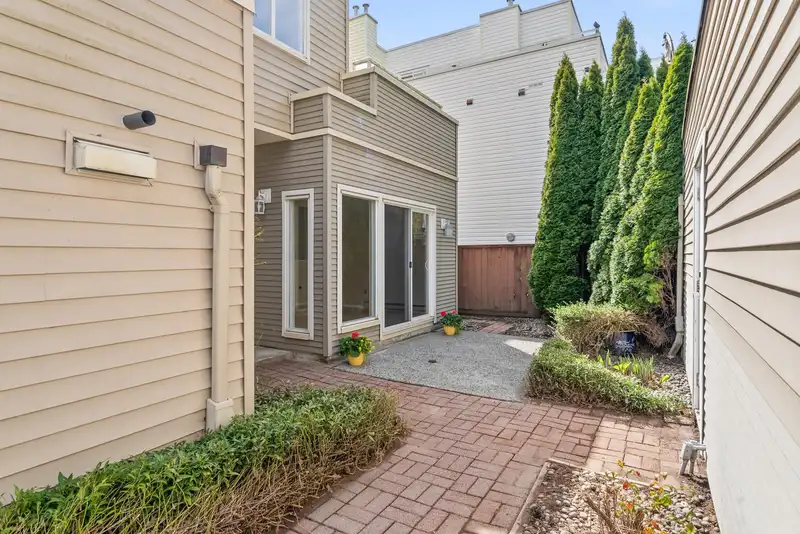 8 5635 LADNER TRUNK ROAD - photo 4 of 31