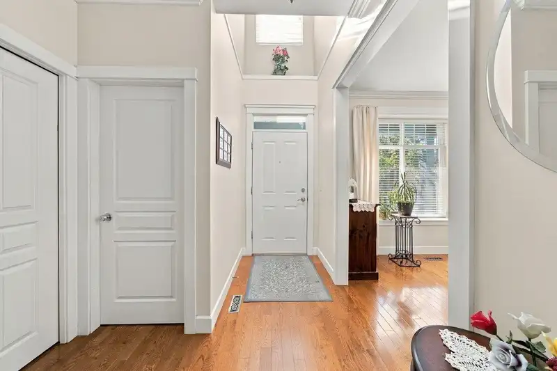 18589 67 AVENUE - photo 4 of 31