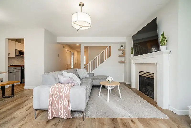46 8863 216 STREET - photo 4 of 38