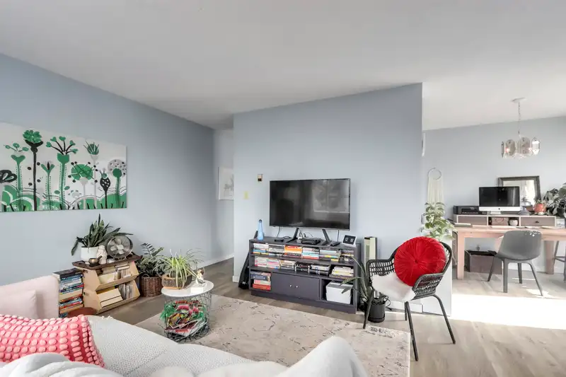 303 1550 CHESTERFIELD AVENUE - photo 3 of 18