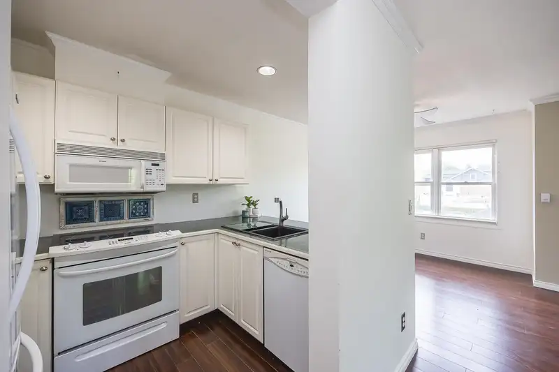 302 9124 GLOVER ROAD - photo 4 of 19