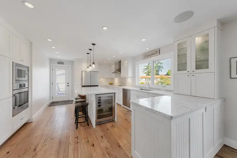 4880 BONAVISTA DRIVE - photo 3 of 39