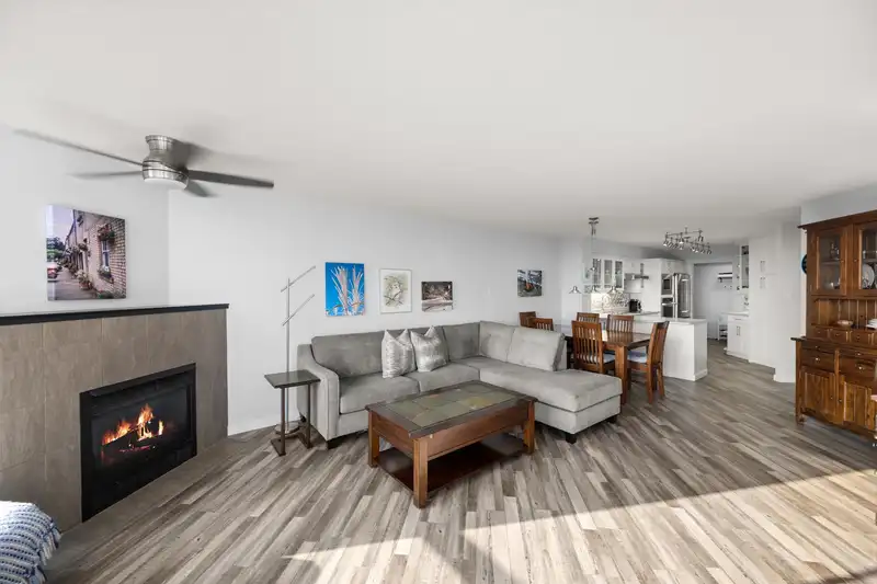 1401 1245 QUAYSIDE DRIVE - photo 2 of 40