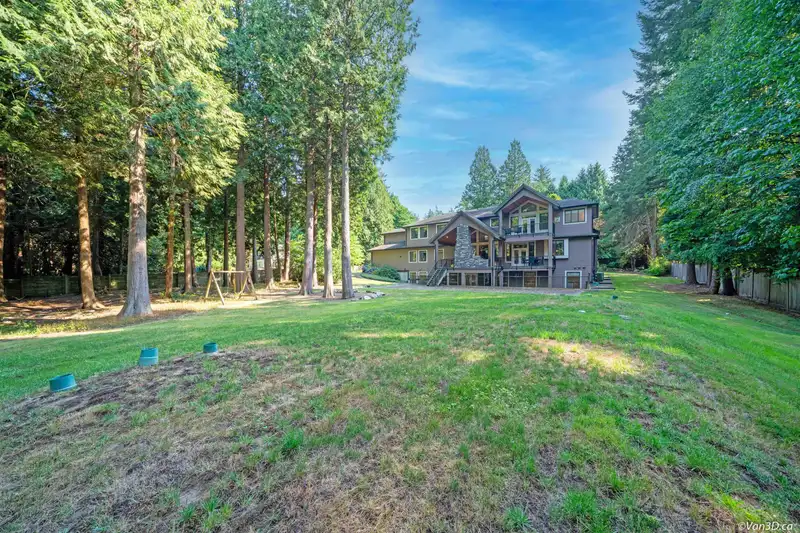 13305 28 AVENUE - photo 4 of 40