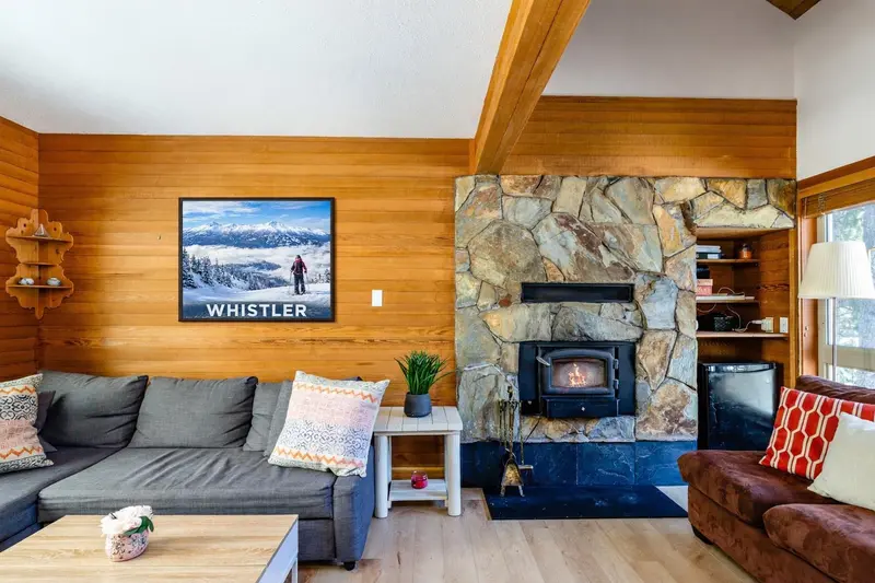 18 6125 EAGLE DRIVE - photo 2 of 22