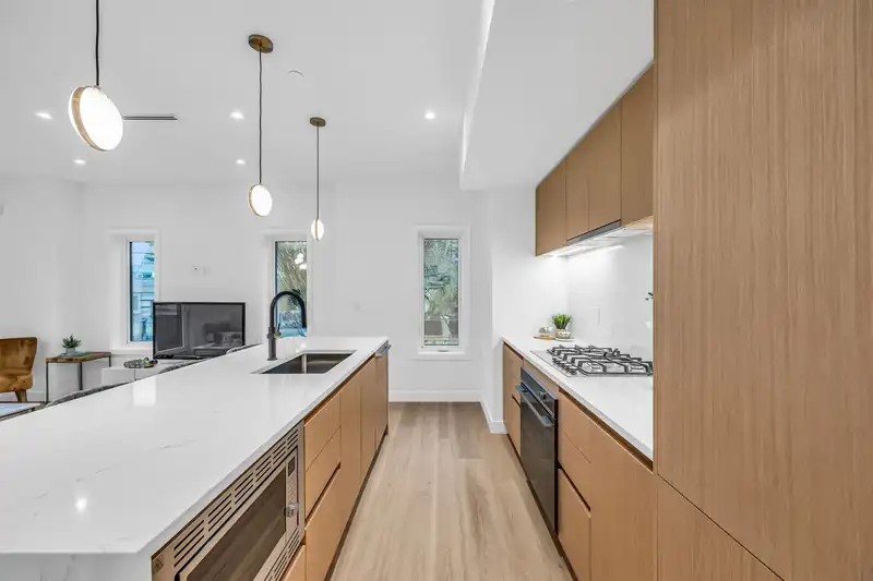 1016 W 52ND AVENUE - photo 3 of 34