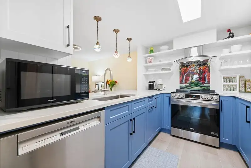 218 7751 MINORU BOULEVARD - photo 3 of 19