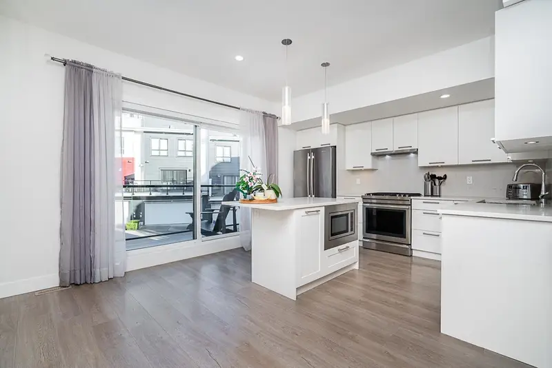 197 2277 OAK MEADOWS DRIVE - photo 2 of 25