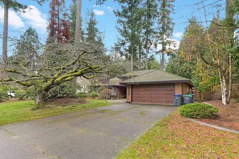 1909 AMBLE GREENE DRIVE - photo 2 of 31