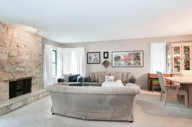 1909 AMBLE GREENE DRIVE - photo 4 of 31