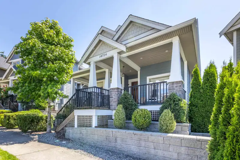 14726 32A AVENUE - photo 2 of 40