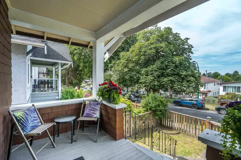 4476 BEATRICE STREET - photo 4 of 40