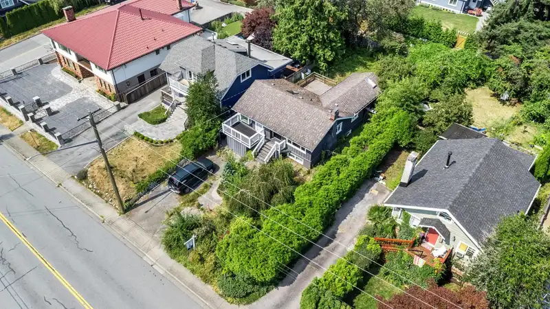 370 W QUEENS ROAD - photo 1 of 40