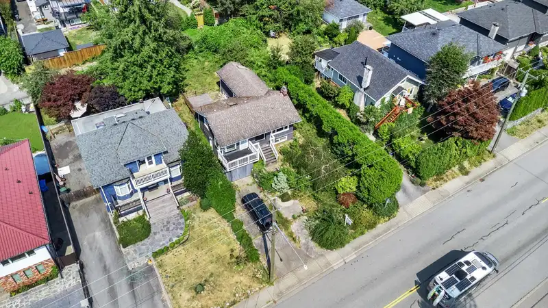 370 W QUEENS ROAD - photo 2 of 40