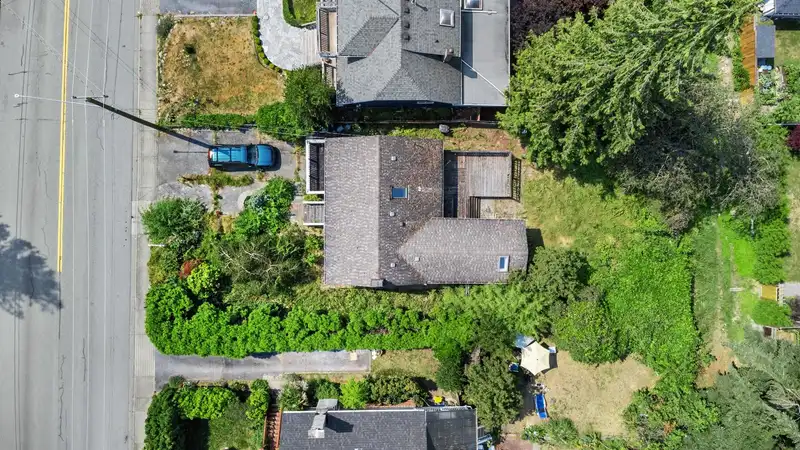 370 W QUEENS ROAD - photo 4 of 40