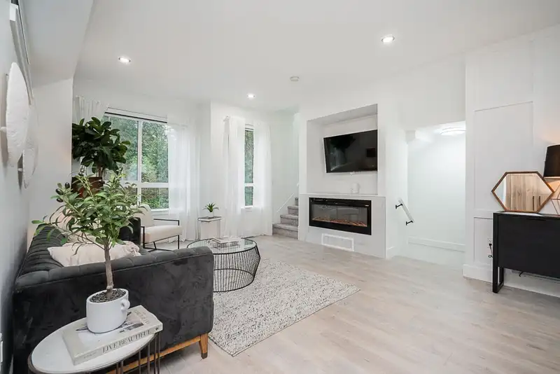 7 13895 64 AVENUE - photo 2 of 23
