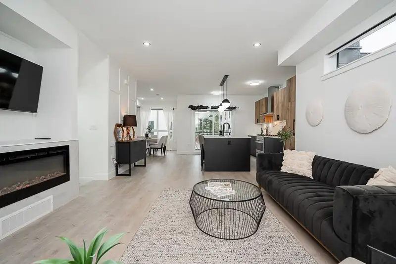 7 13895 64 AVENUE - photo 3 of 23