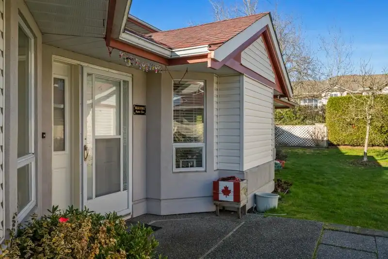 4 31406 UPPER MACLURE ROAD - photo 4 of 37