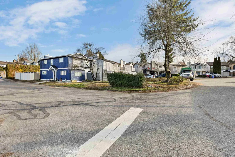 123 SPRINGFIELD DRIVE - photo 4 of 25