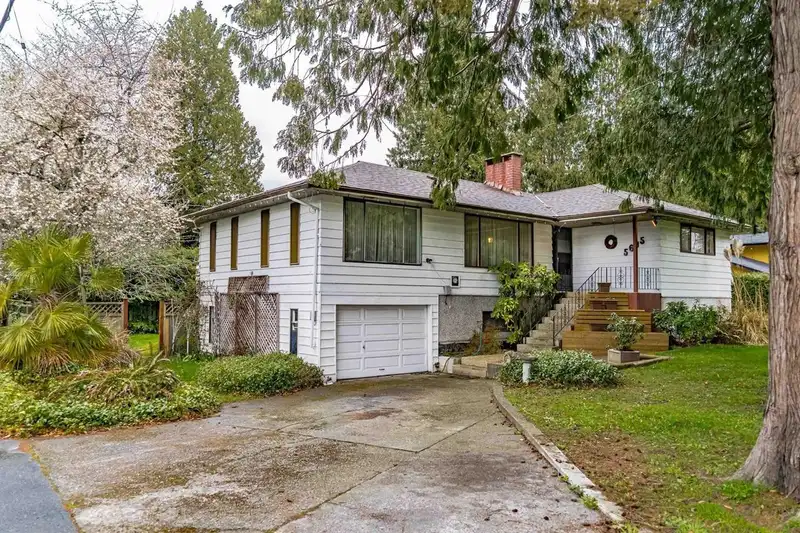 5635 10TH AVENUE - photo 4 of 19