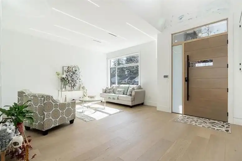 5093 2ND AVENUE - photo 4 of 26