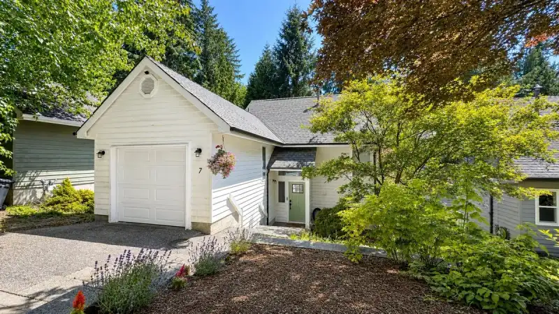 7 MAUDE COURT - photo 1 of 38