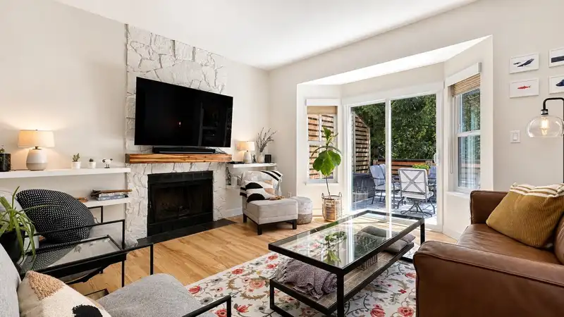 7 MAUDE COURT - photo 4 of 38