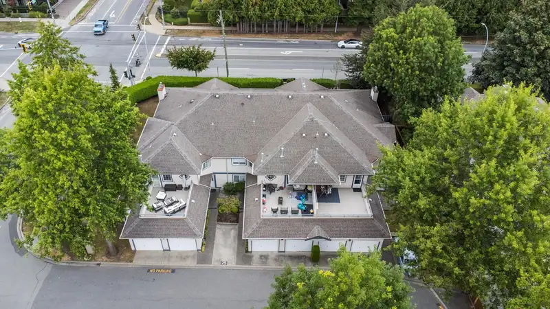 3 8388 158 STREET - photo 2 of 19