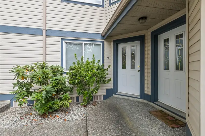 3 8388 158 STREET - photo 3 of 19