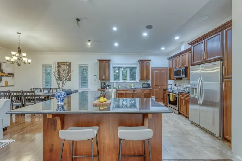 1041 PROSPECT AVENUE - photo 4 of 25