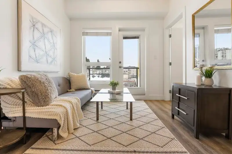 403 809 FOURTH AVENUE - photo 1 of 25