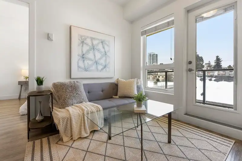 403 809 FOURTH AVENUE - photo 2 of 25