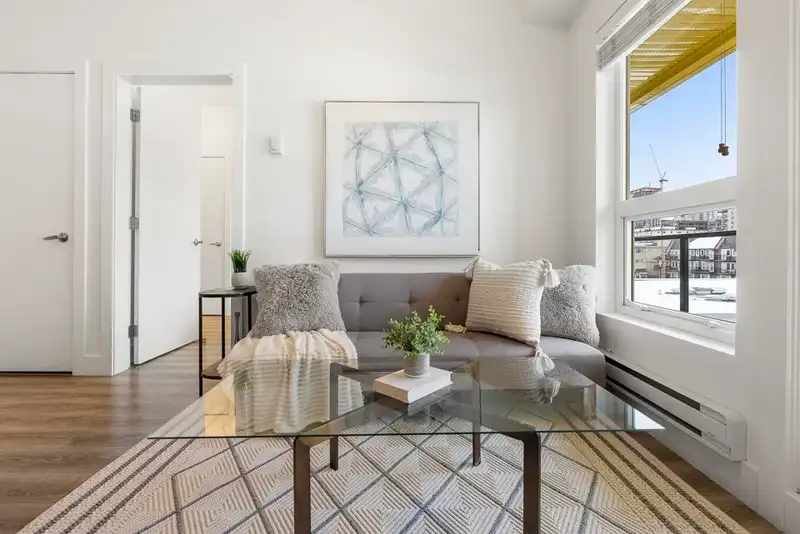 403 809 FOURTH AVENUE - photo 3 of 25